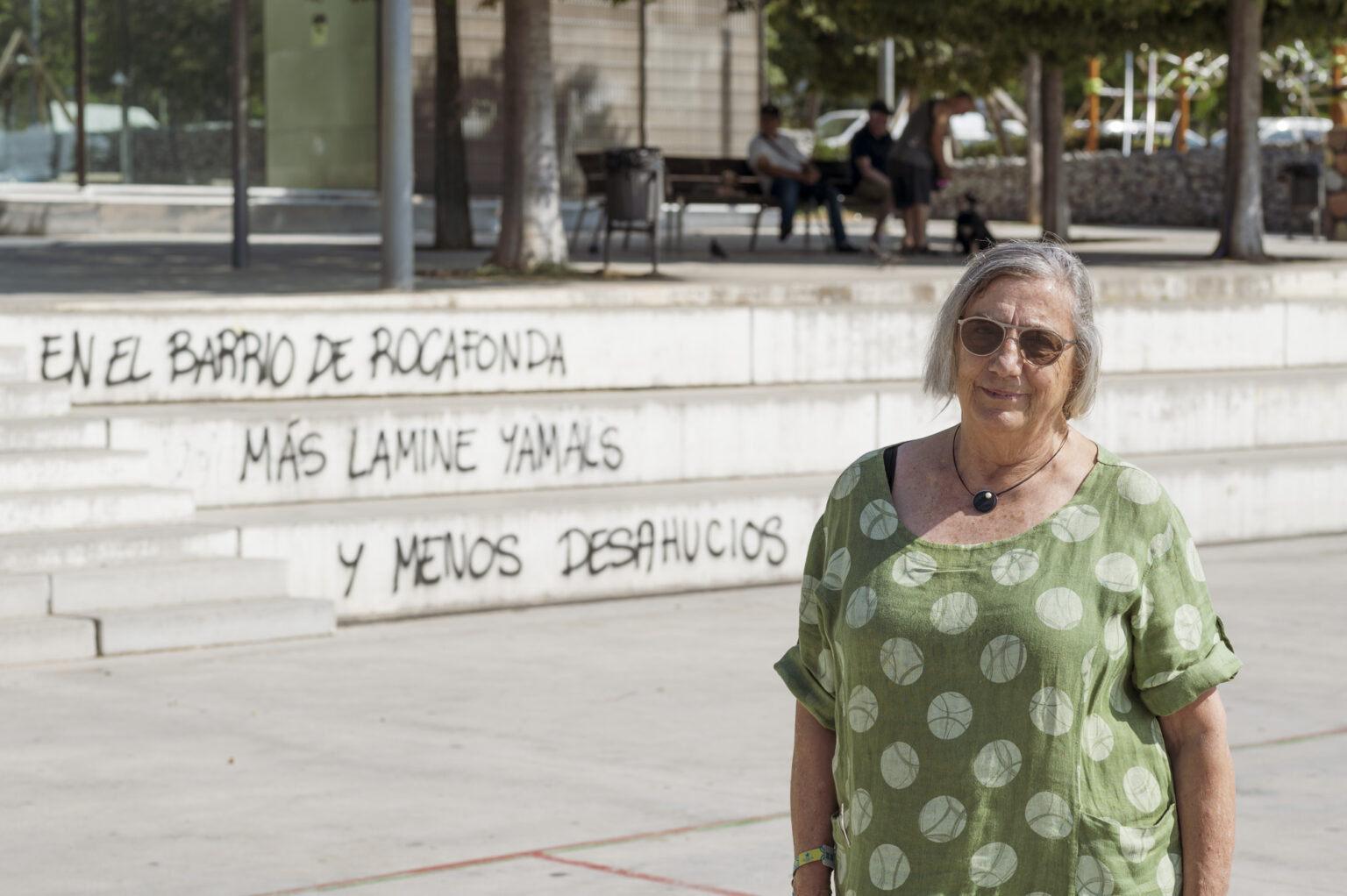 Maria Majó i Clavell: “Lamine Yamal se ha sentido querido en Rocafonda y él quiere a Rocafonda. Que reivindique el barrio es muy bueno”Esta mujer, a la que no le gusta la etiqueta de “activista”, nació en otro barrio de la ciudad pero se trasladó a Rocafonda en 1969. Ese barrio empezó a urbanizarse a finales de los años sesenta y allí se instalaron muchas personas procedentes de la migración del sur de España. Desde los años noventa,