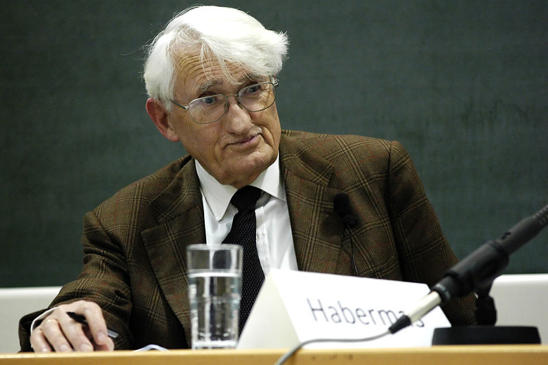 Educar para la democracia en tiempos de polarización: la vigencia del legado de Jürgen HabermasCuando me enteré del fallecimiento de Jürgen Habermas pensé inmediatamente en la enorme influencia que su pensamiento había tenido, muchas veces de forma silenciosa, en la manera en que entendemos hoy la educación democrática. Habermas no fue un pedagogo en sentido estricto, no escribió manuales de didáctica ni propuso currículos escolares. Sin embargo, pocas filosofías Jurgen Habermas | Wolfram Huke