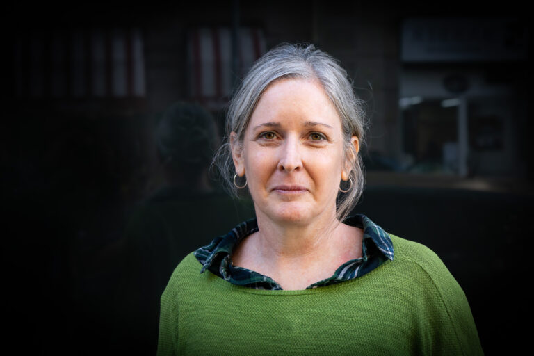 Dolo Medina, coordinadora del llibre “Quan convé seguem cadenes”
