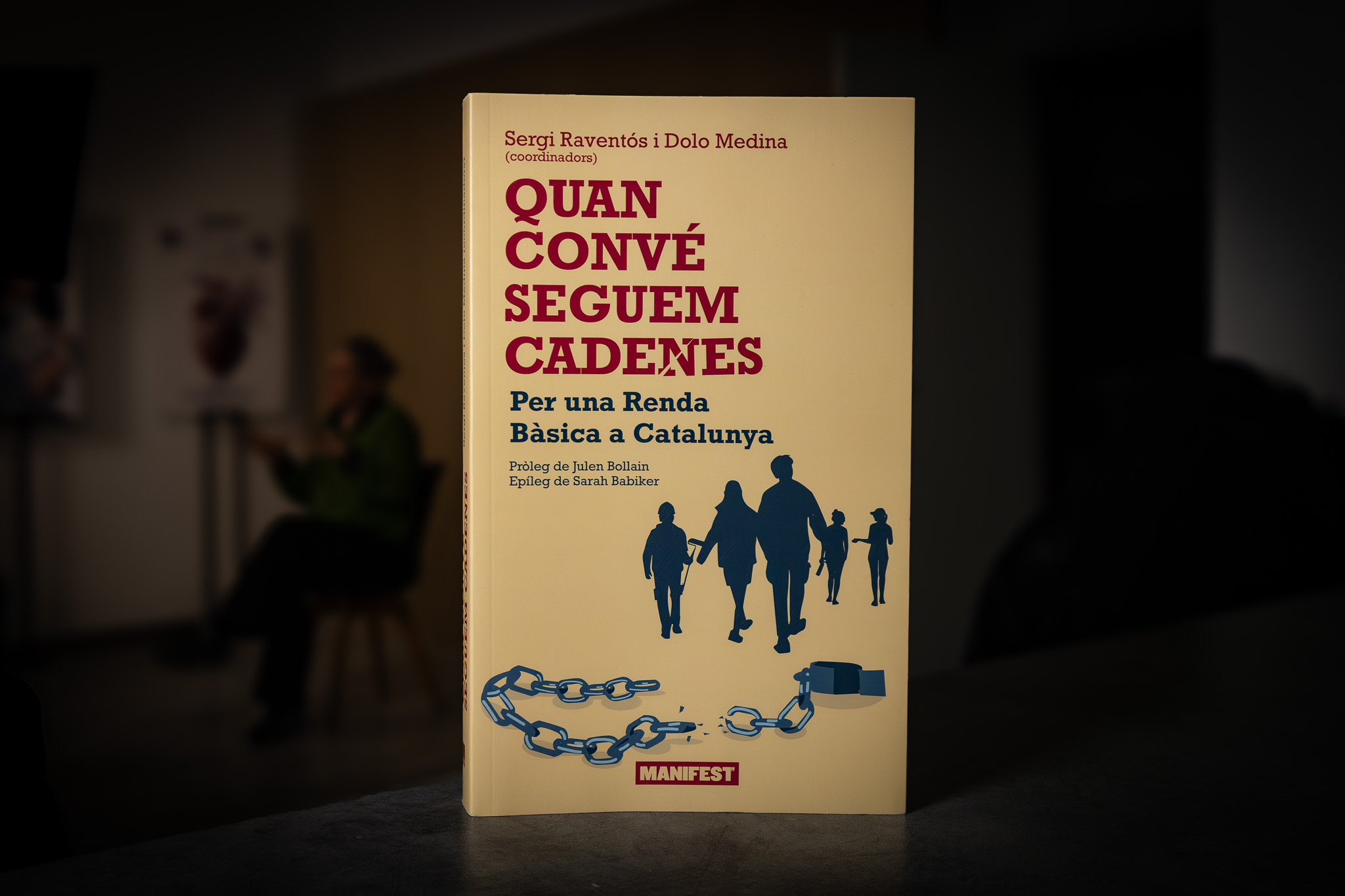 La socióloga Dolo Medina ha coordinado, junto con el también sociólogo Sergi Raventós, el libro “Quan convé seguem cadenes” (Manifest Llibres). 