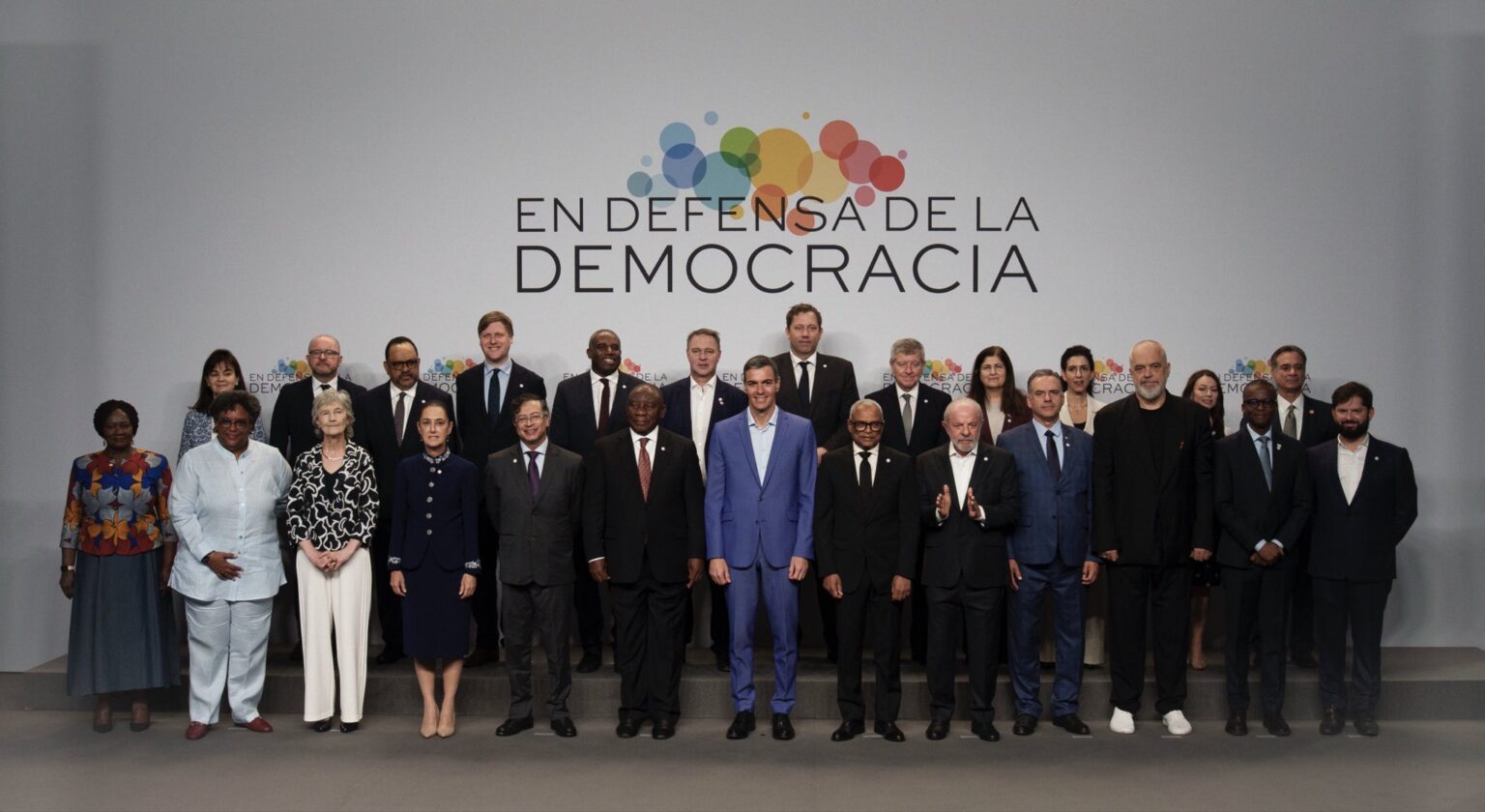 La Cumbre en Defensa de la Democracia, en la que participaron presidentes de América Latina, el Caribe, África y Europa.