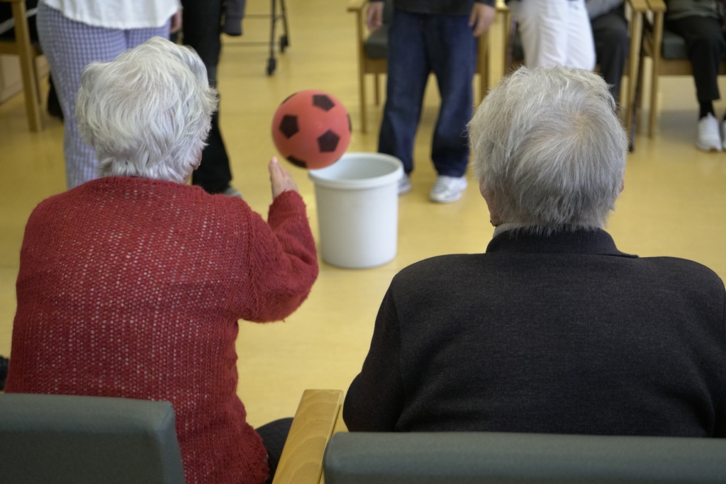 Conexiones que enriquecen, generaciones que se unen a través del juegoEl juego es un recurso tradicionalmente asociado a la etapa de la infancia. Con el objetivo de desmontar mitos, surge un proyecto de aprendizaje-servicio de carácter intergeneracional en que se utiliza el juego como herramienta de conexión entre generaciones.