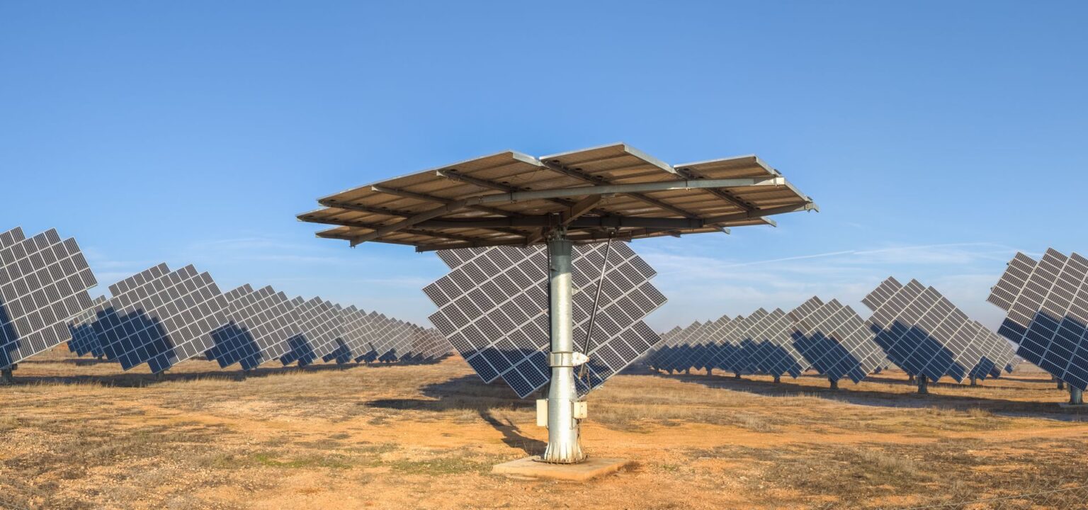 Energía: unos hablan de nabos y otros de coles. Hablemos del huertoLa transición energética en Cataluña corre el riesgo de quedar atrapada en debates parciales: cuántos tejados podemos cubrir, cuántos parques renovables necesitamos o cuánta electricidad podemos importar. Pero el problema es mucho más amplio. Descarbonizar significa sustituir progresivamente los combustibles fósiles y construir un nuevo sistema energético capaz de sostener la industria, la movilidad y