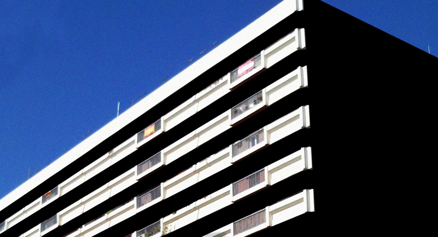 De la sociedad de propietarios a la generación inquilinaEspaña recupera la ocupación mientras el acceso a la vivienda sigue encallado en un modelo que concentra la propiedad en manos de quienes ya tienen patrimonio.